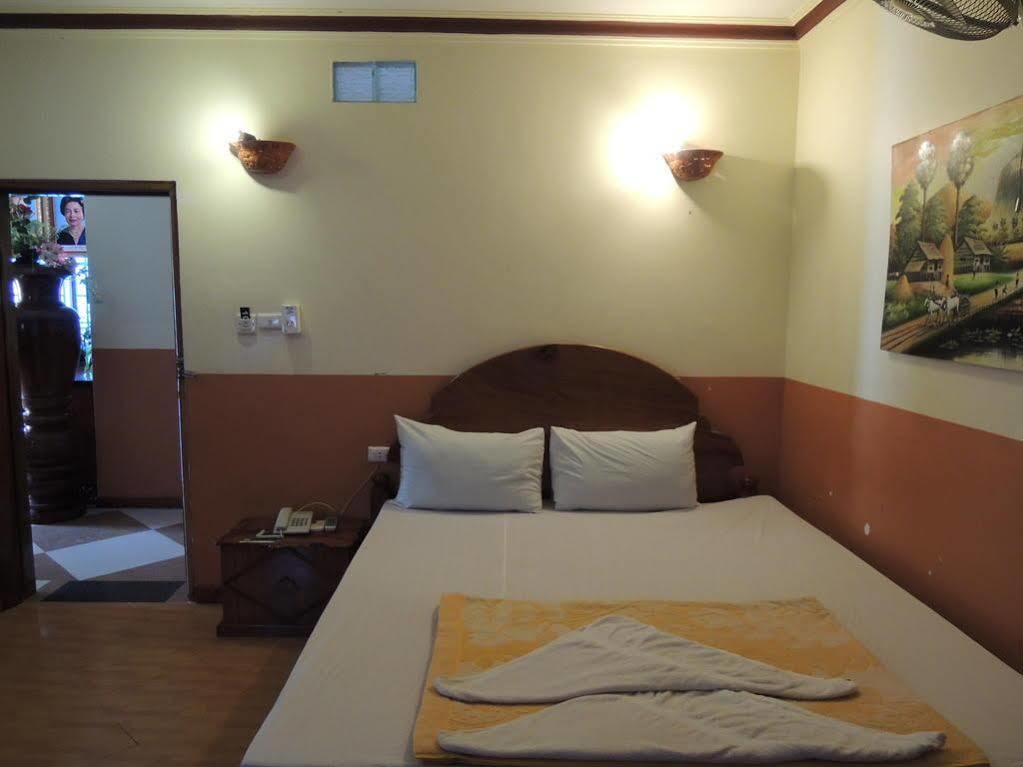 Thy Ny Hotel Battambang Eksteriør billede